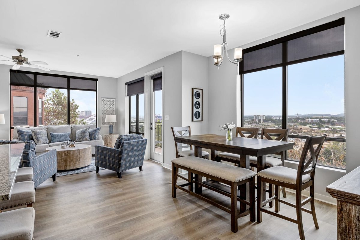 Luxurious Downtown High floor Corner-2bd2bth-#520