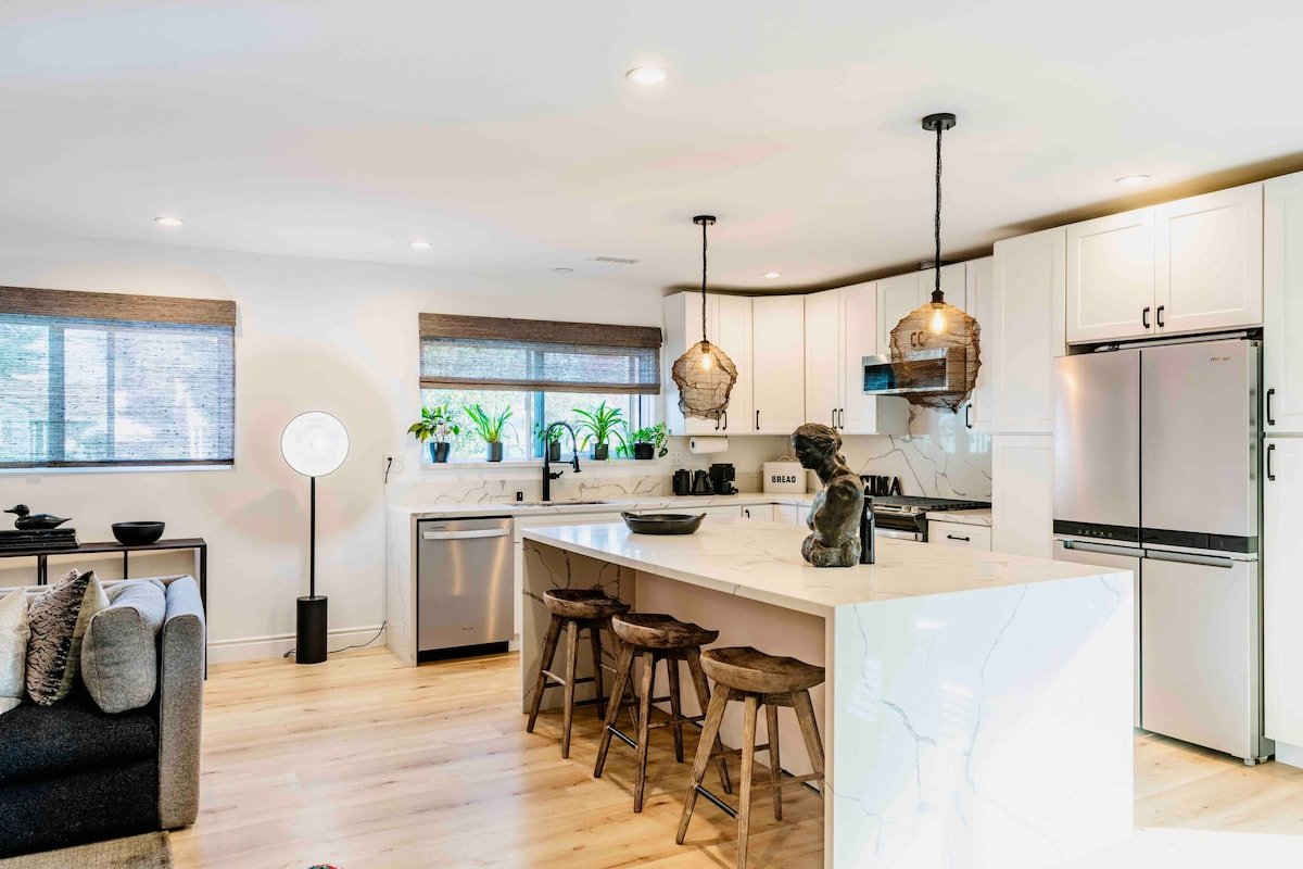 BOHO Luxury 3bd Homestead Oasis w/ Farm & Gardens gallery image 5