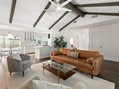 Travis Heights Home: Pool & walk to S. Congress