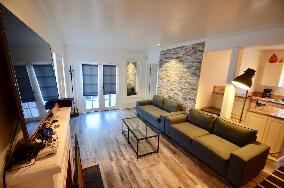 Very Close to Ocean, Spa, 3 decks, 2 small parking gallery image 4