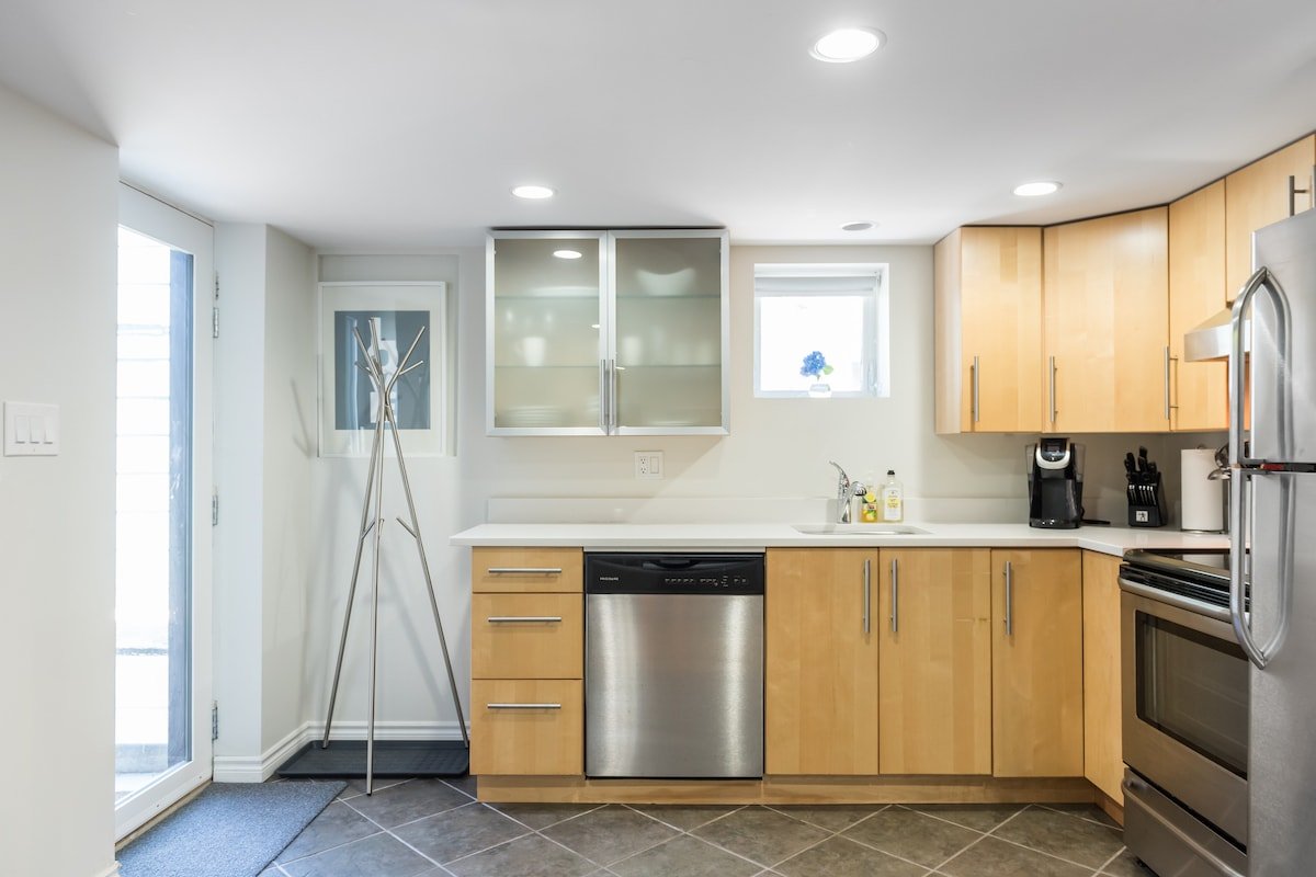 2 Bdrm Garden Suite in the hub of popular Main St gallery image 2