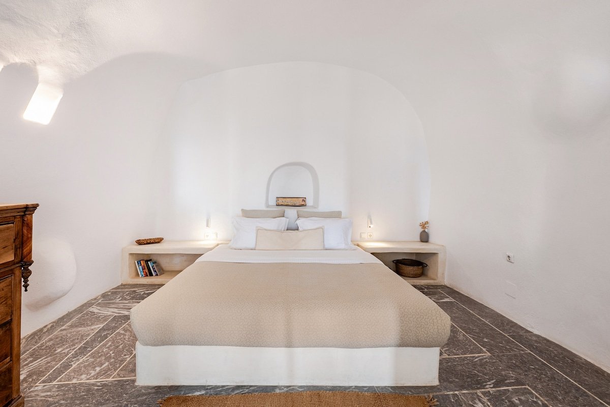 Parathira Cave Houses by Cycladica gallery image 5