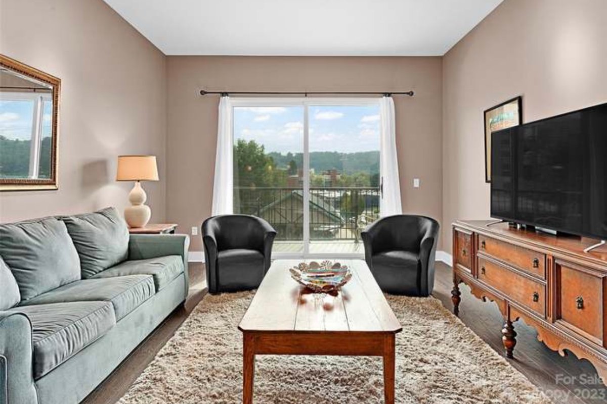 45 Asheland. New downtown luxury condo. #304