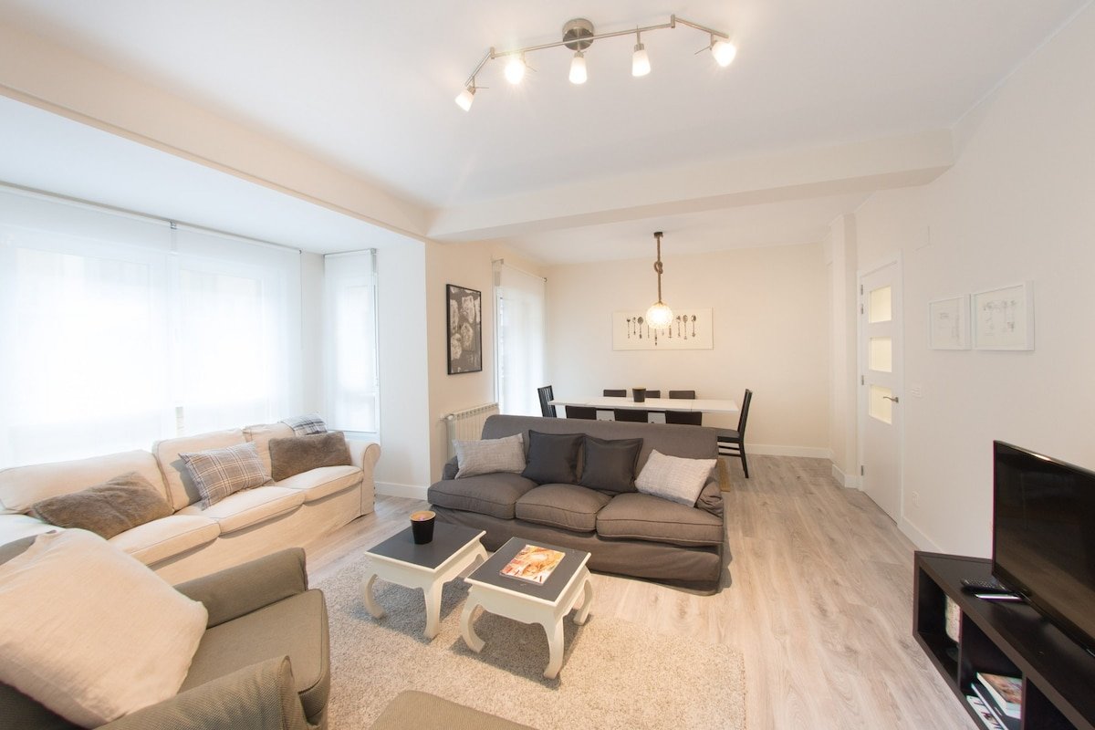 Santa Barbara Terrace, next to La Zurriola gallery image 2