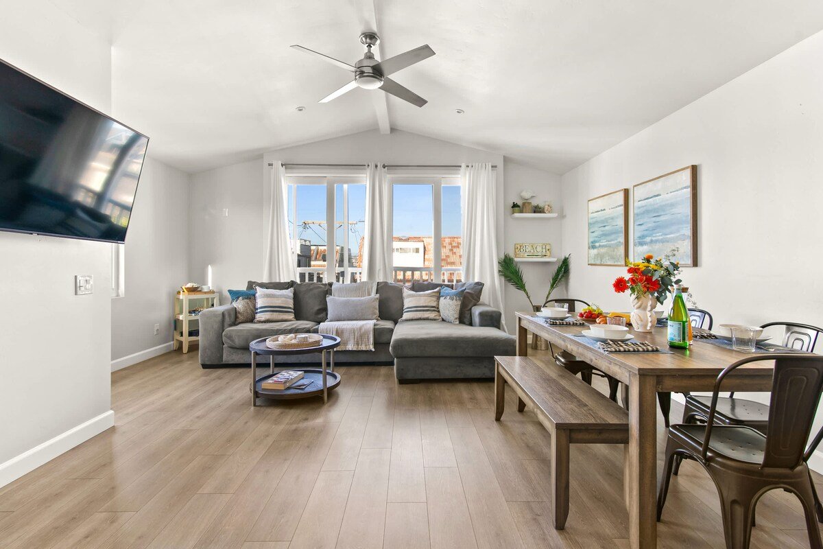 5 Bedrooms! Views-BBQ-Parking-Beach+Bay Access gallery image 4