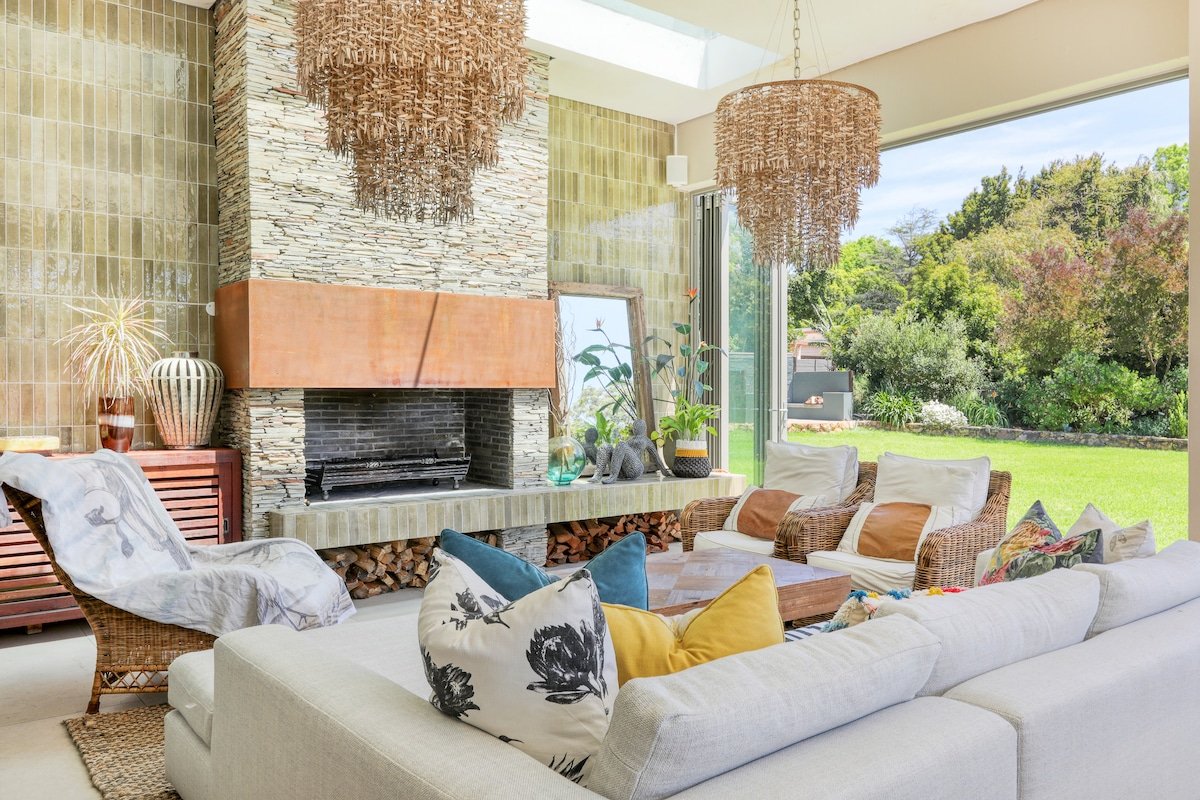 Beautiful 5-Bedroom Property in Upper Constantia gallery image 3