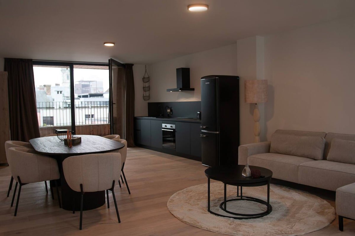 Central Deluxe suite 301 – Free parking gallery image 4