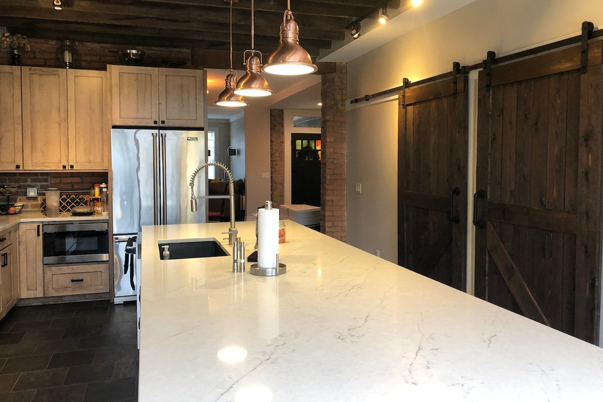 Large Home with Guesthouse in the Brewery District gallery image 5