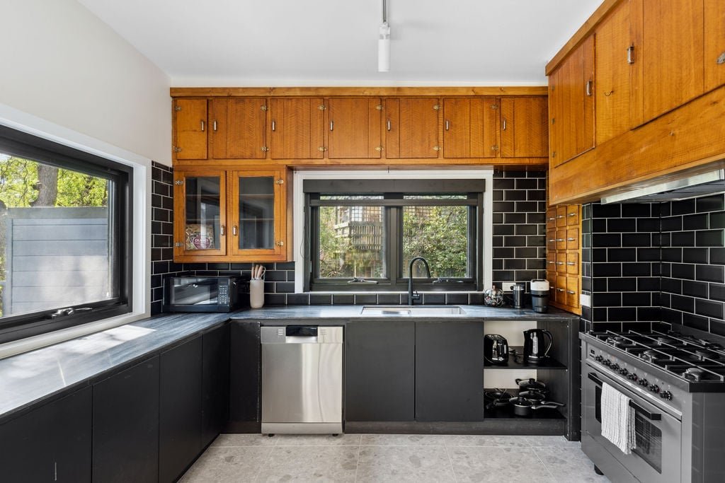 Station Penthouse – Private Spa & Mountain Views gallery image 5