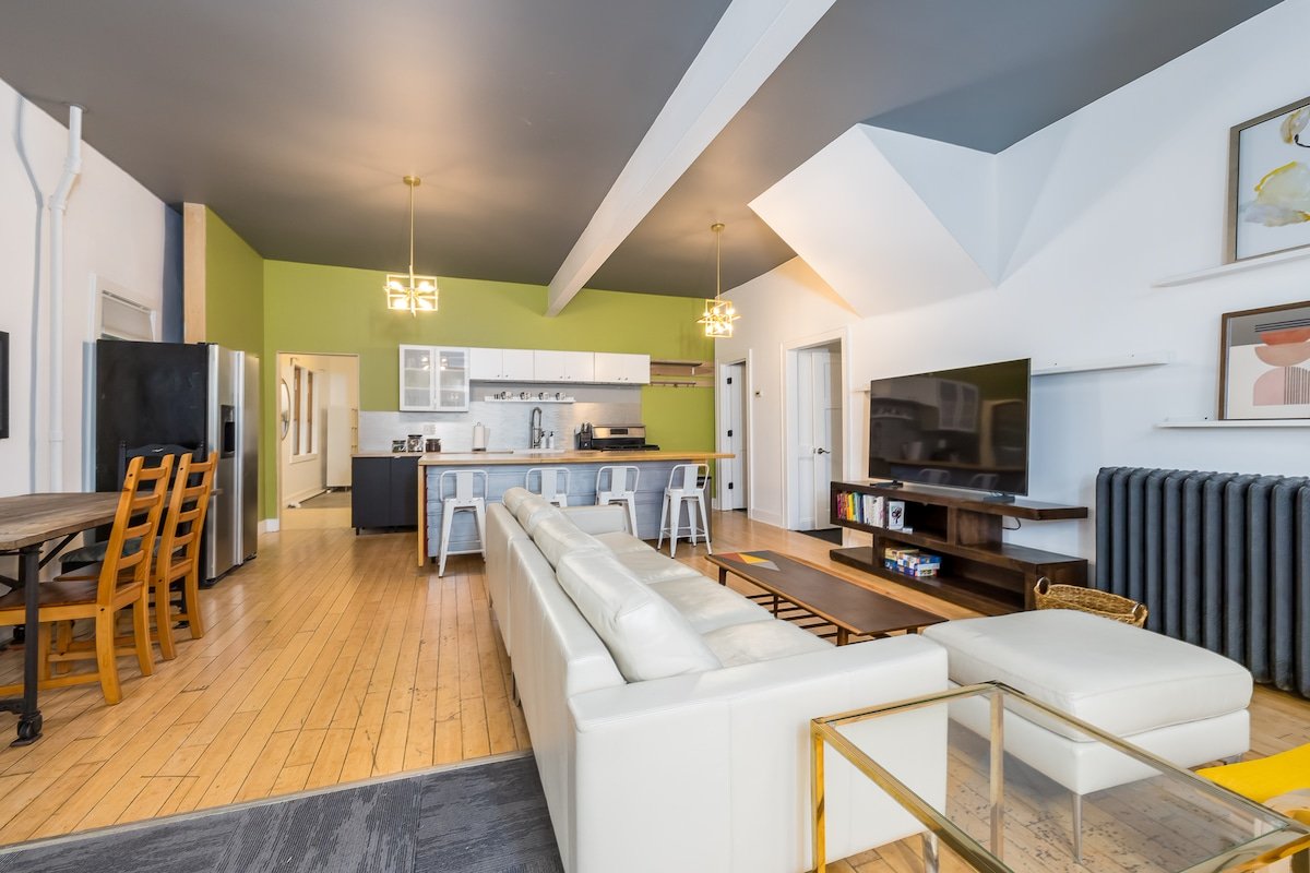 Huge & Sunny 16 BD Home~Arcade~Event Space~Theater gallery image 2