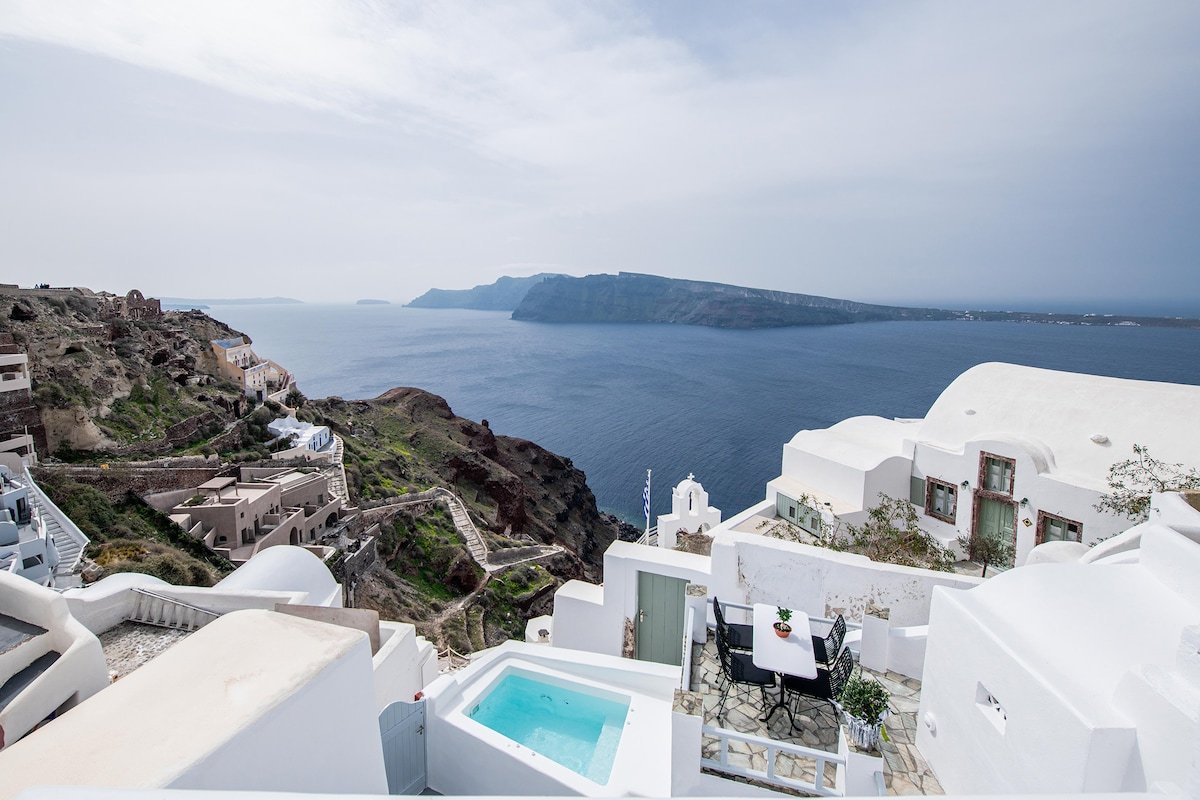 Ambi, Authentic Cycladic Cave Villa | Caldera View gallery image 2