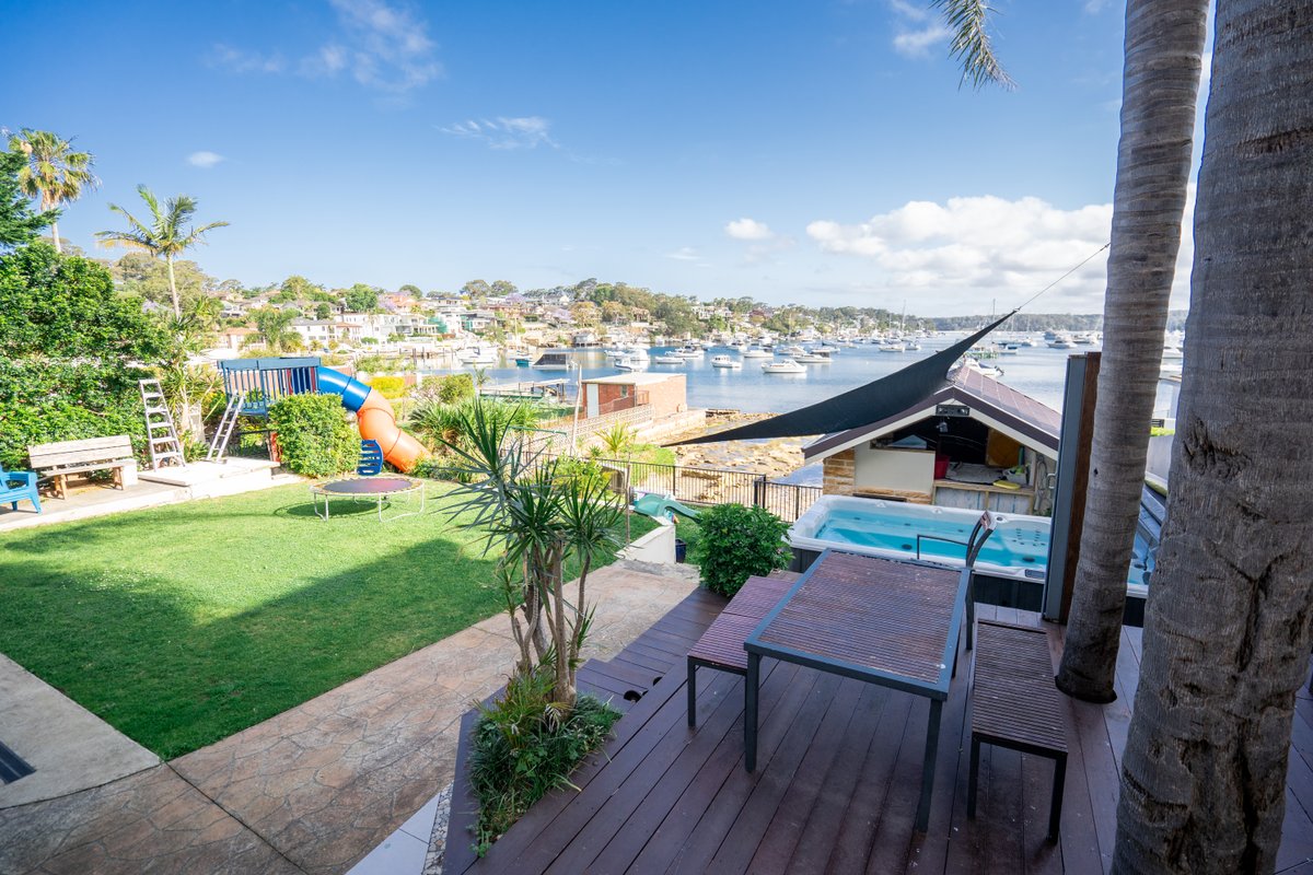 Waterfront 7x Bedroom Apartment w/Jacuzzi