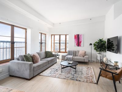 Stunning 4Bed 3BA Apt Central Old Mtl | St Paul St