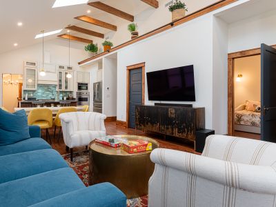 New Gorgeous Home Walk Downtown!