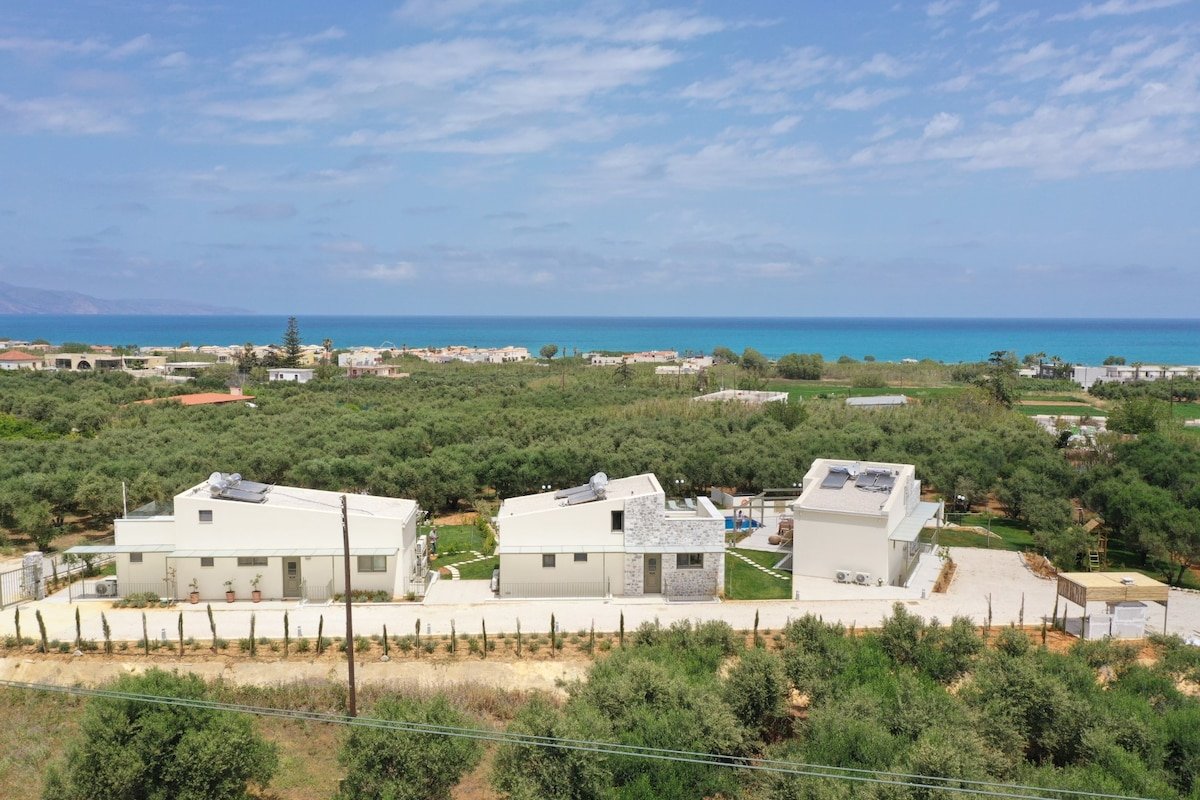 2steps Maleme beach & Restaurants/market/20 sleeps gallery image 4