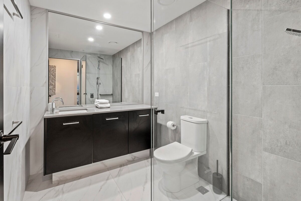 Surfers Paradise Penthouse gallery image 5