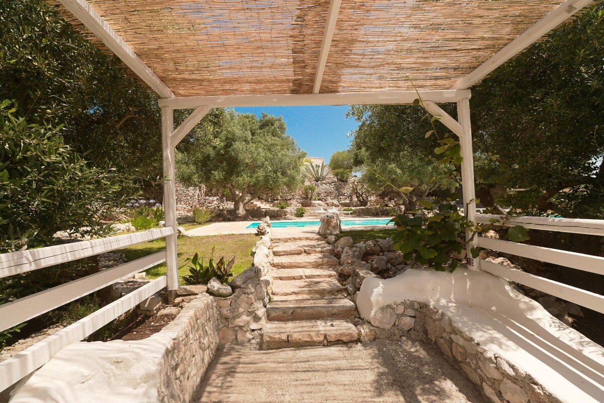 Trullo Agapanthus with Panoramic Pool gallery image 4
