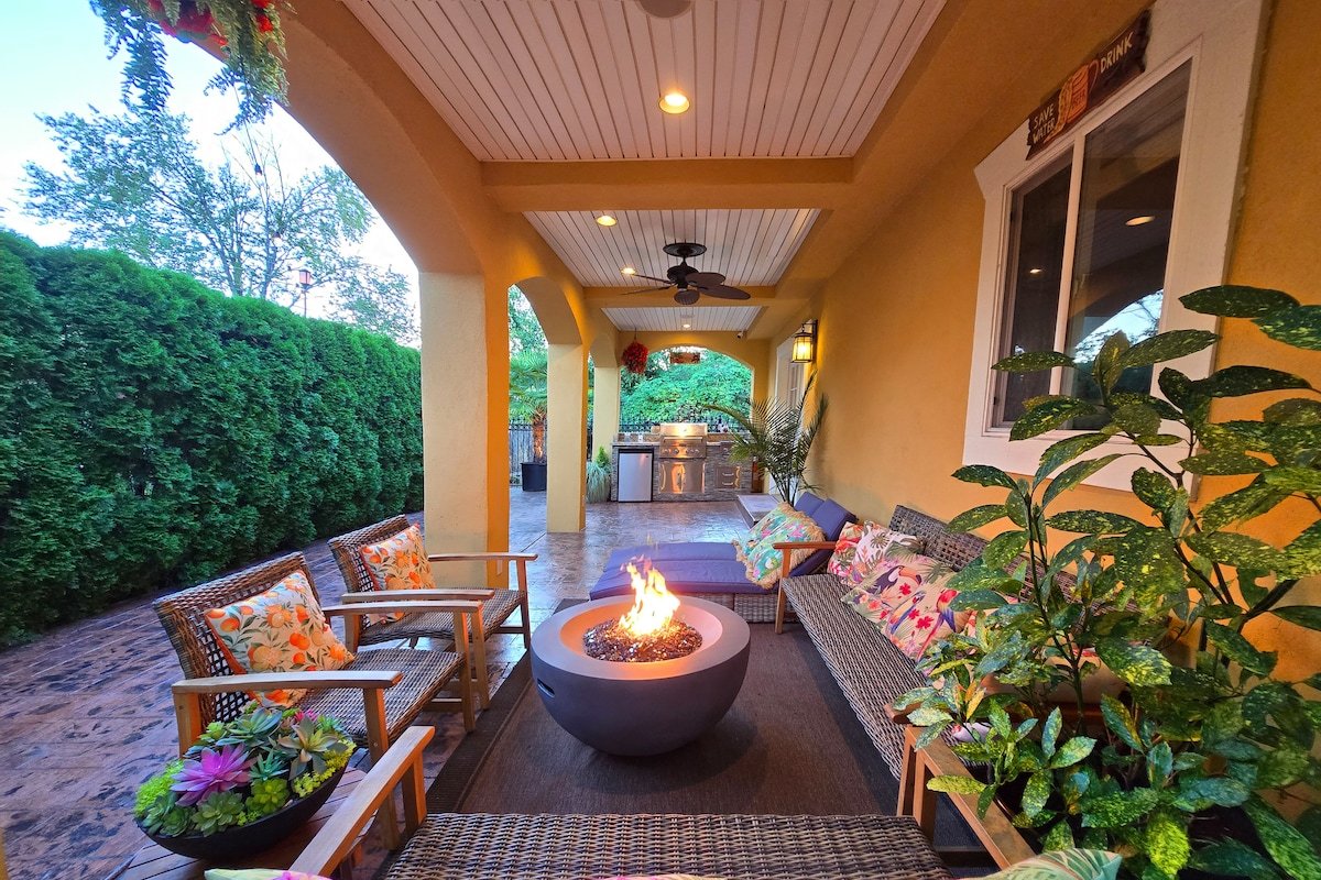 Comfort and Luxury Tropical Villa with EV Charger. gallery image 5