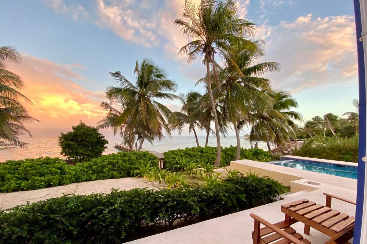 Private 5 bedroom beach house close to town.