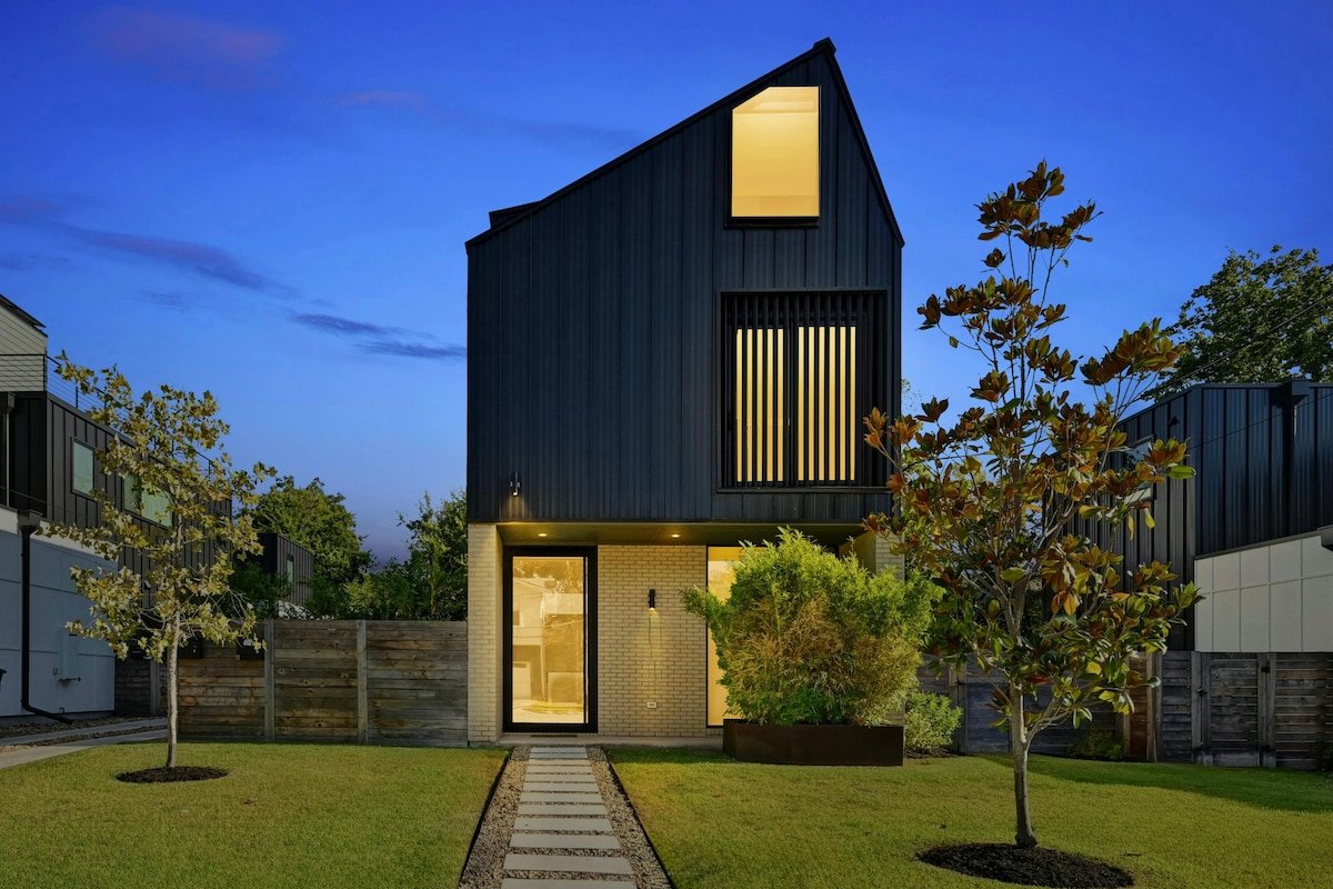 Stunning New Modern Zilker Perfection with Pool! gallery image 2