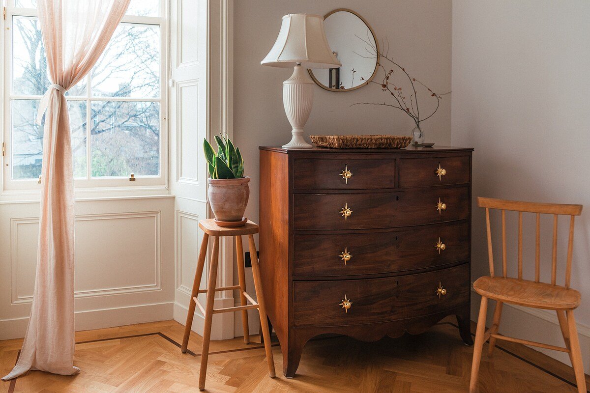 Beautiful Central Edinburgh apartment gallery image 3