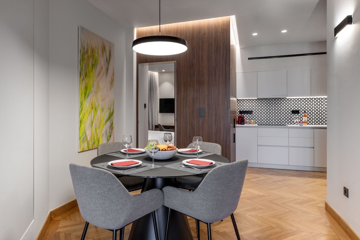 Athens.bliss Three in the Heart of the City gallery image 5