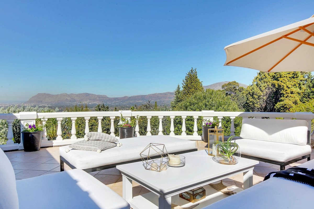 Bishopscourt Home with Breathtaking Views gallery image 4