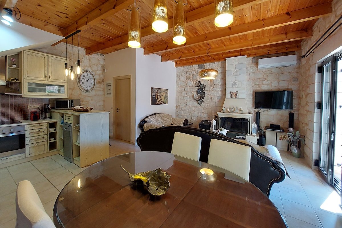 Costancia , Crhisty fireplace- pool,150m from sea. gallery image 3