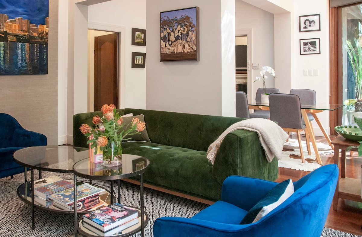 Spacious Art Deco house gallery image 5