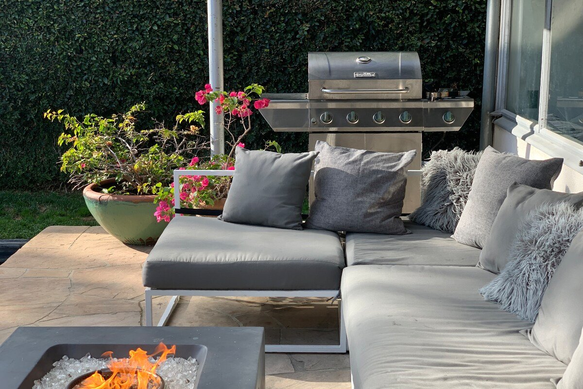 Mid-Century Modern Dream near the Beach gallery image 3