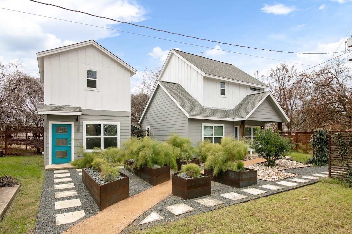 Modern Secluded Villa – 4 Mins to Downtown gallery image 2