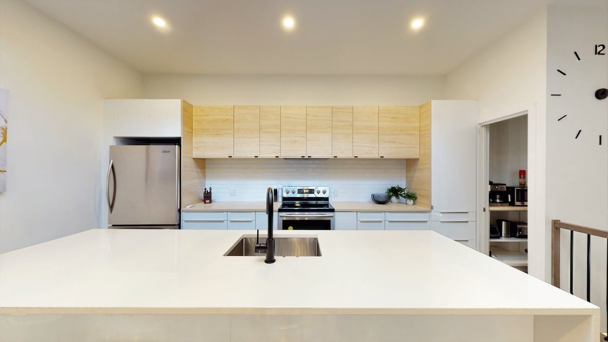 Modern town house 3 bed + 1 parking gallery image 3