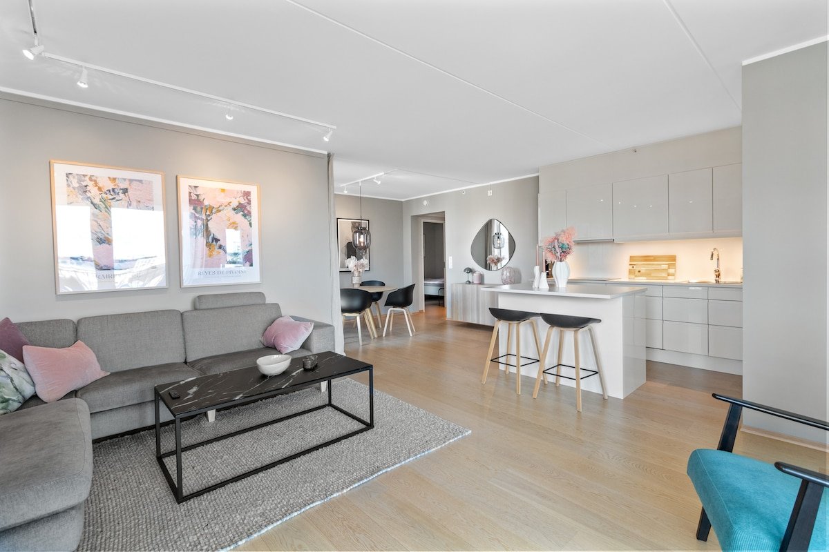 Luxury 2BR Tjuvholmen Apt with Fjord Views gallery image 5