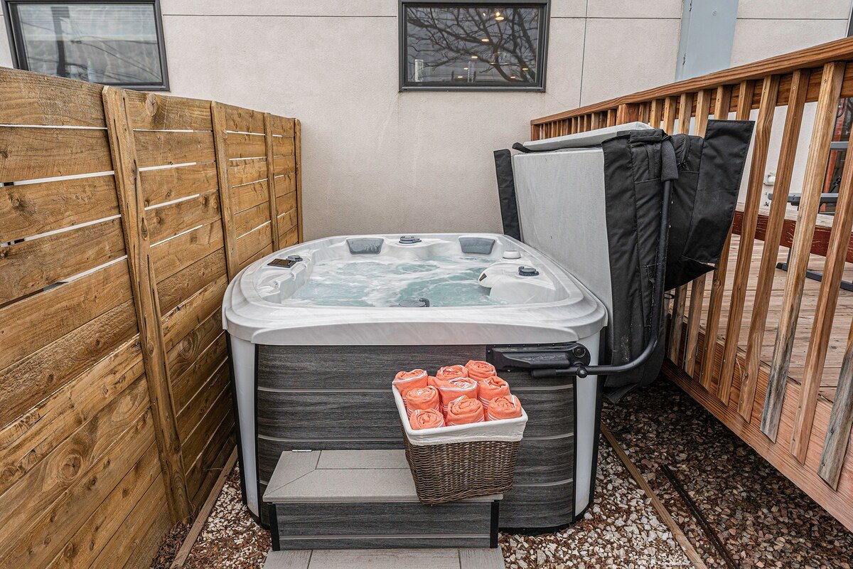 Walk to Broncos Stadium | Hot tub & Rooftop gallery image 4
