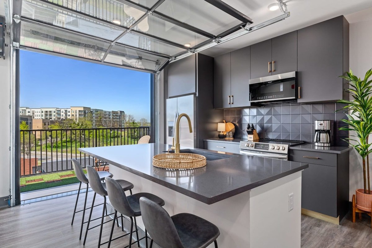 Muse Penthouse | 3BR Downtown Nashville Views! gallery image 5