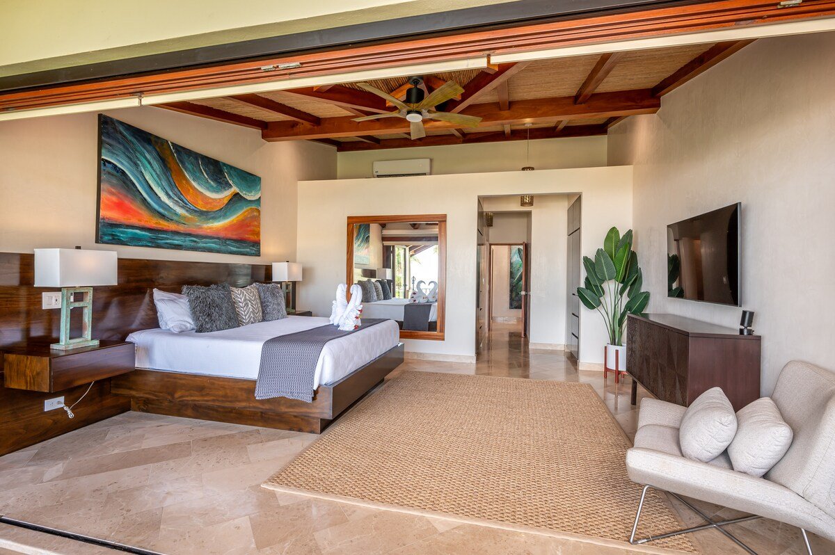 5 star luxury newly renovated villa on beachfront gallery image 2