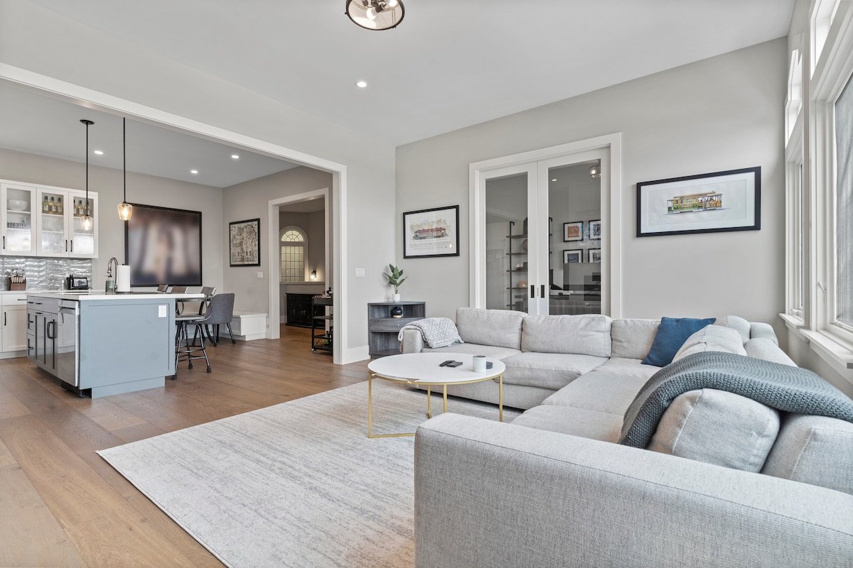 State-of-the-Art, Newly Renovated Cow Hollow Apt gallery image 4