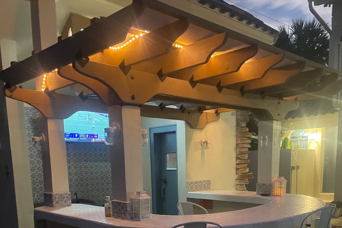 Huge private pool oasis, Steps to beach, golf cart gallery image 4