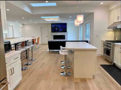 Group Retreat Villa, Walk Downtown