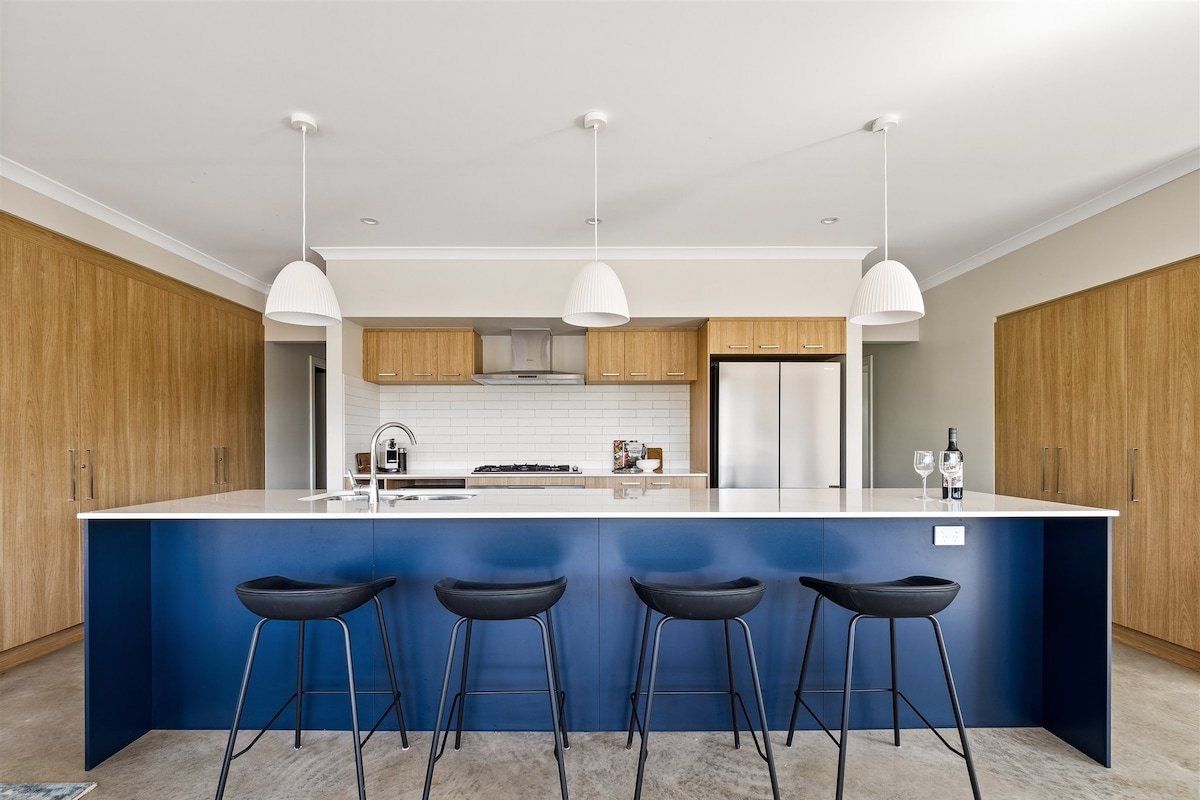 Lang Chalet—Vineyard Bliss on the Waterfront gallery image 5