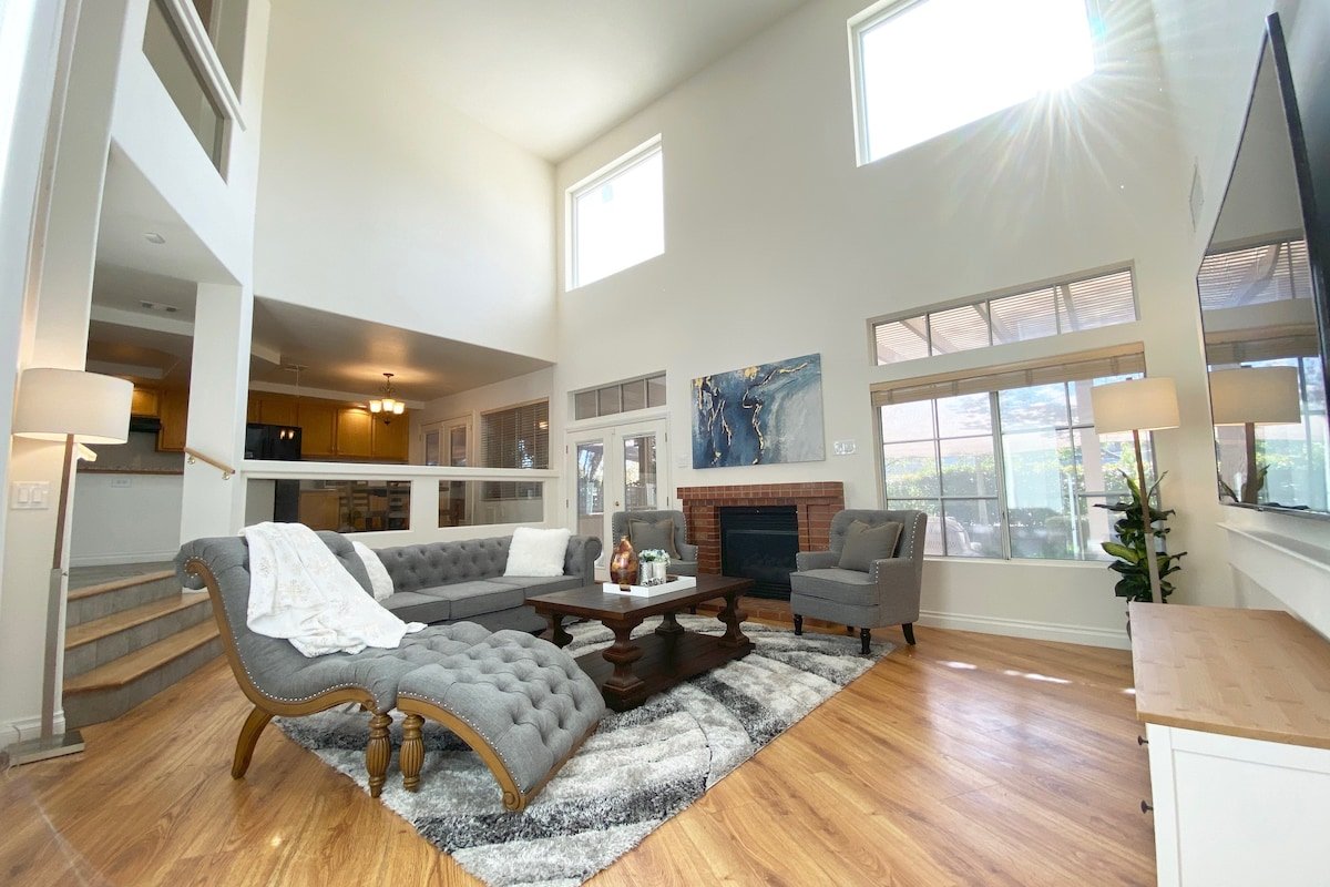 ♡ 緊鄰高爾夫球場 ♡ 優美後院 絕佳景觀 12分鐘 抵達大道 gallery image 4