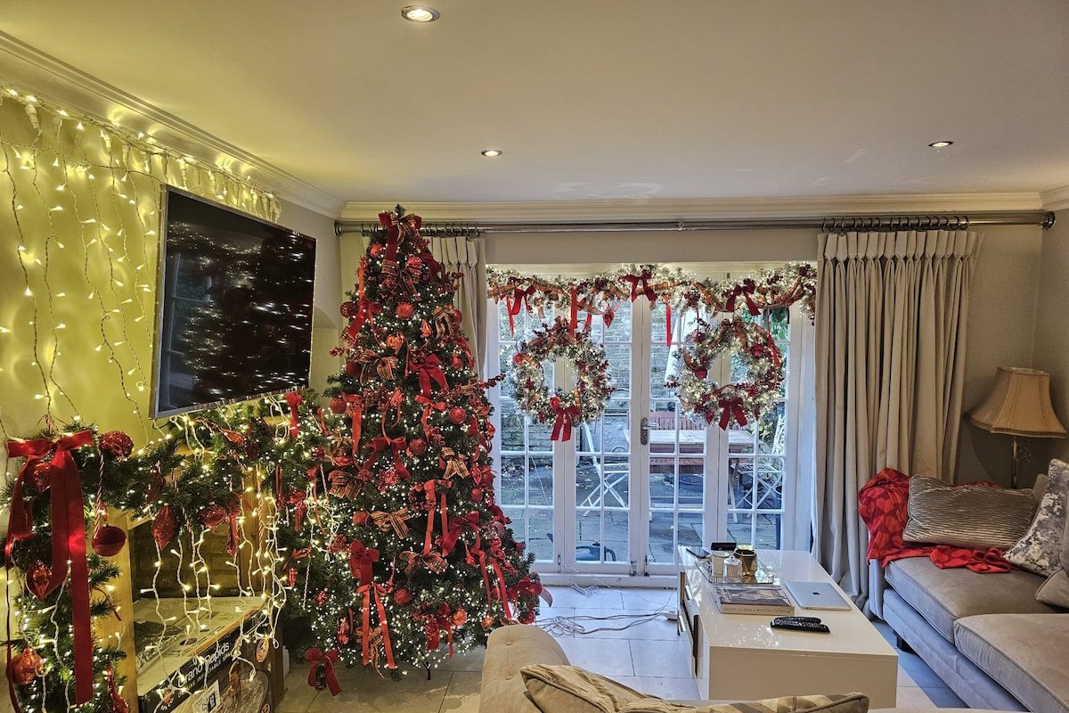 Christmas House in the Heart of London gallery image 2