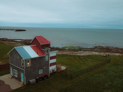 Oceanfront 3BR Cottage Cozy Coastal Retreat