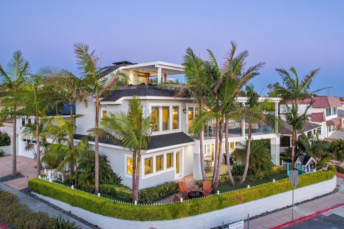 Bayfront 4BD Home- Rooftop Deck w/ Hot Tub & BBQ! gallery image 2