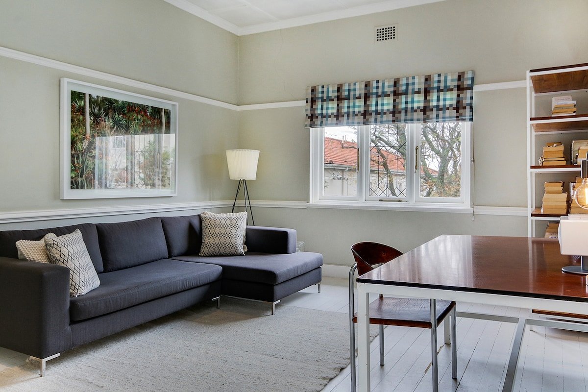 Light and tranquil, 3-bed apartment in Oranjezicht gallery image 2