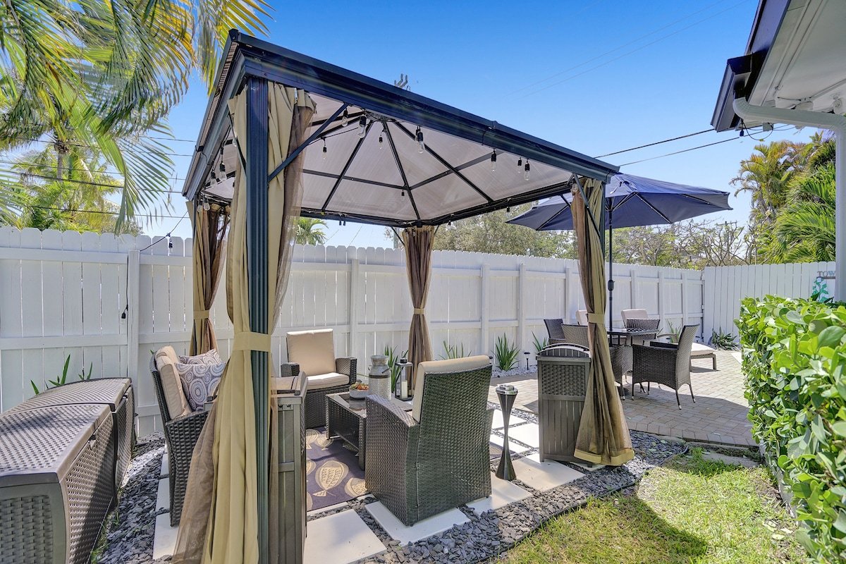 Heated Pool! 5 Bedrooms+1 Mile To Beach/Las Olas! gallery image 5