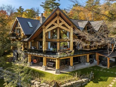 Unforgettable log build on Lake Muskoka – 8 bdrms