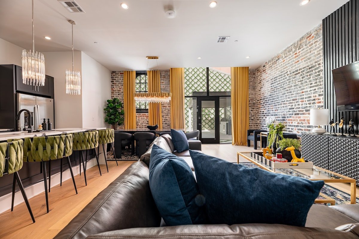 The Avenue 4BR All King Beds Heated Pool gallery image 5