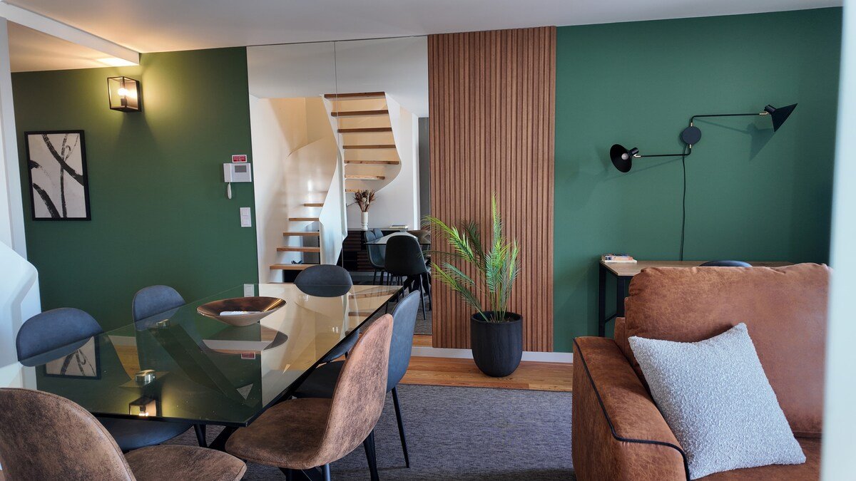 Exquisite duplex balconies and incredible views gallery image 5