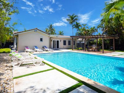 Deluxe 5BR/3BA Villa in Hollywood Lakes near Beach